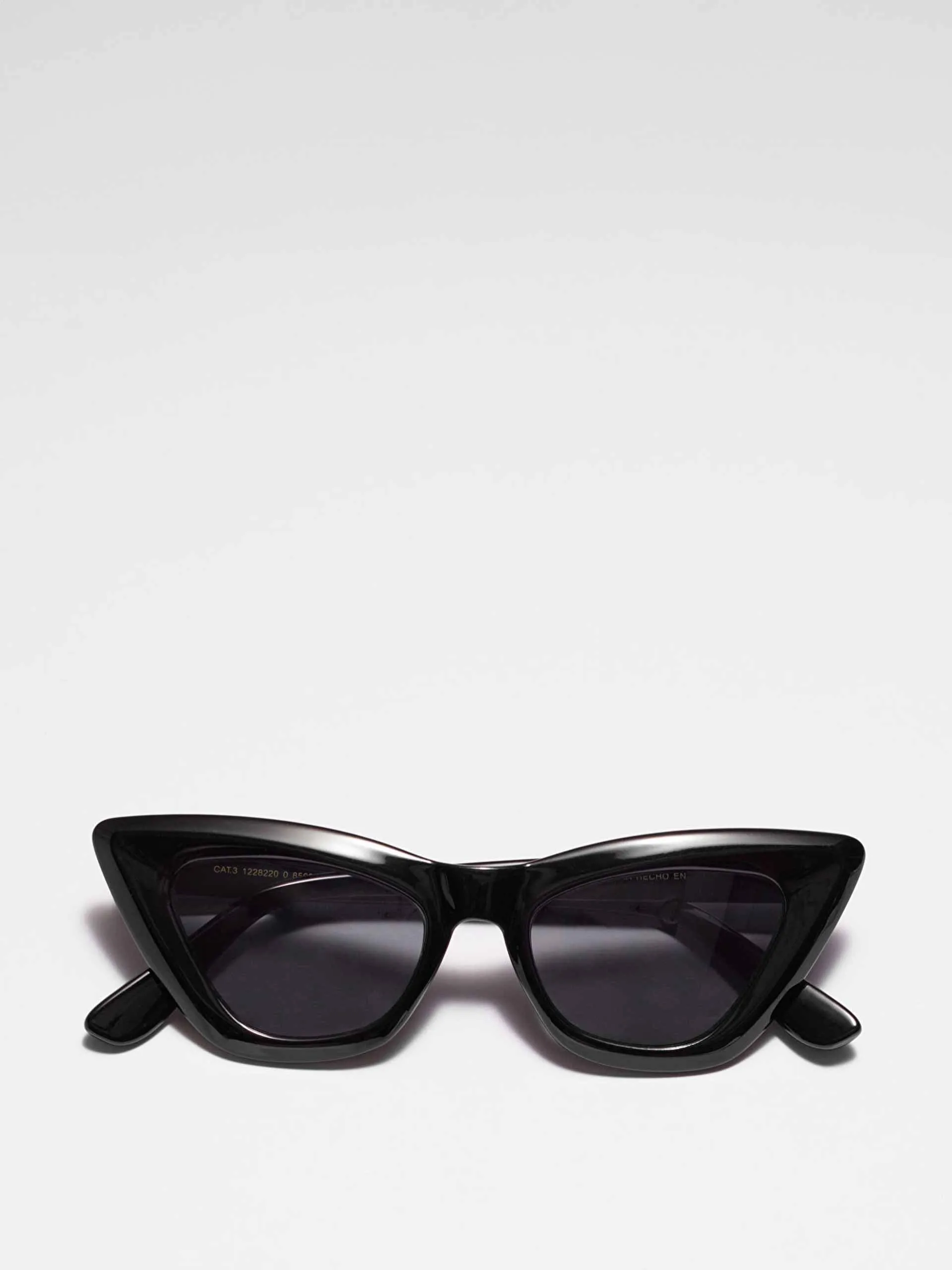 Edgy cat-eye sunglasses