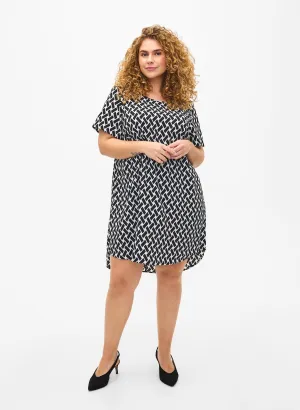 Zizzi Graphic Print Dress in Black