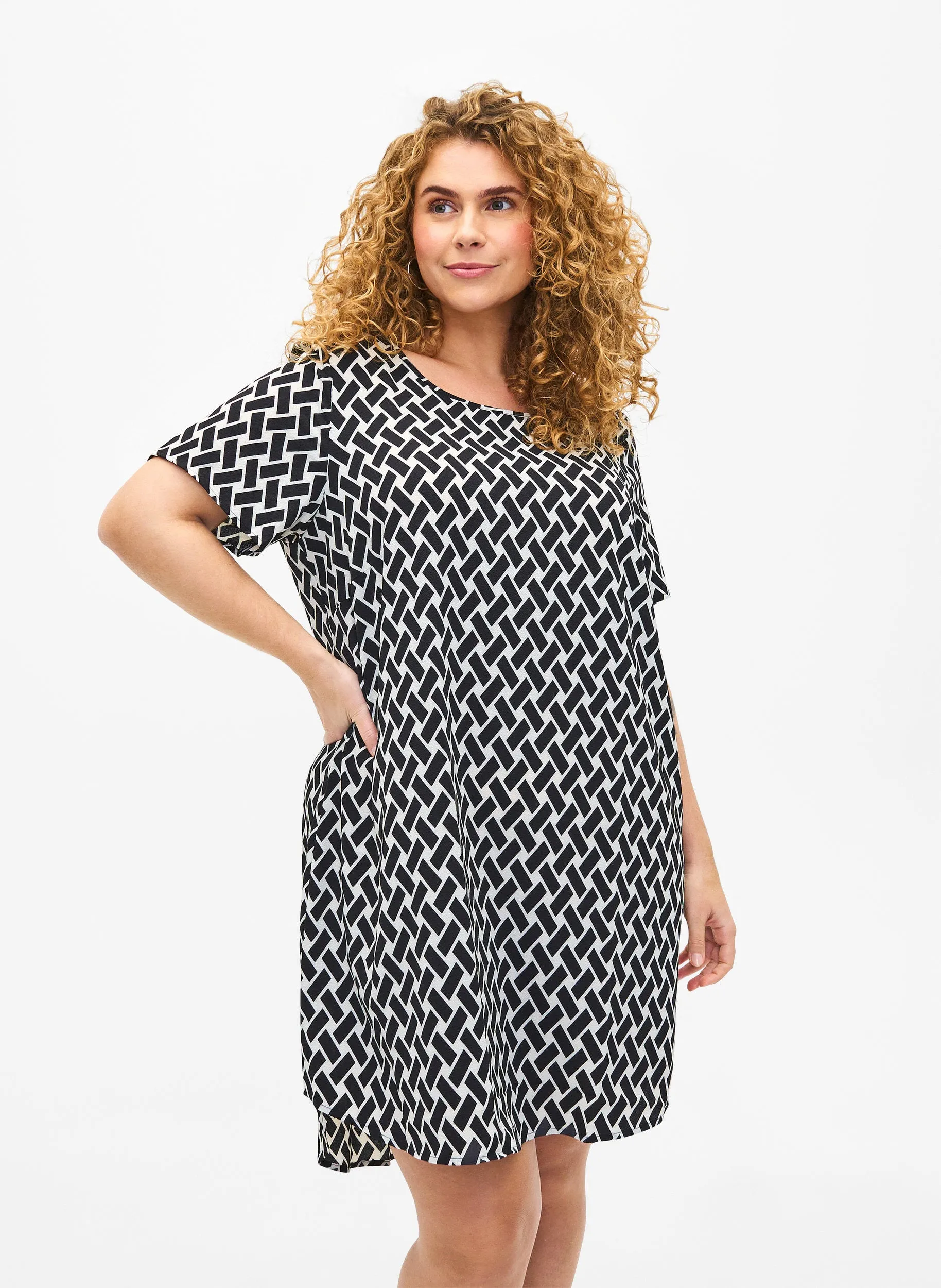 Zizzi Graphic Print Dress in Black